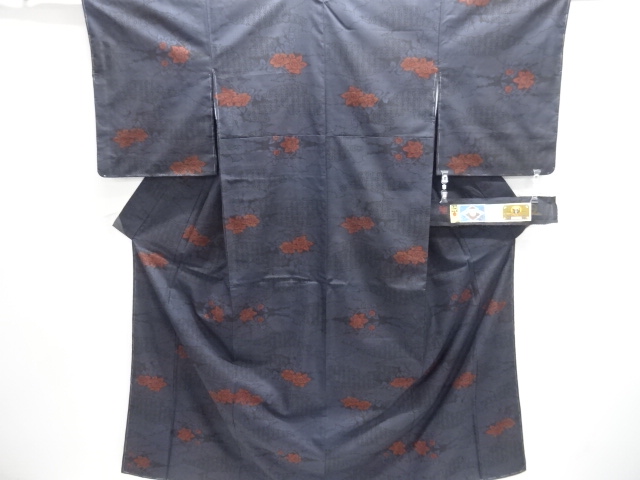 未使用品　雲に花模様織出し本場泥大島紬着物（5マルキ）